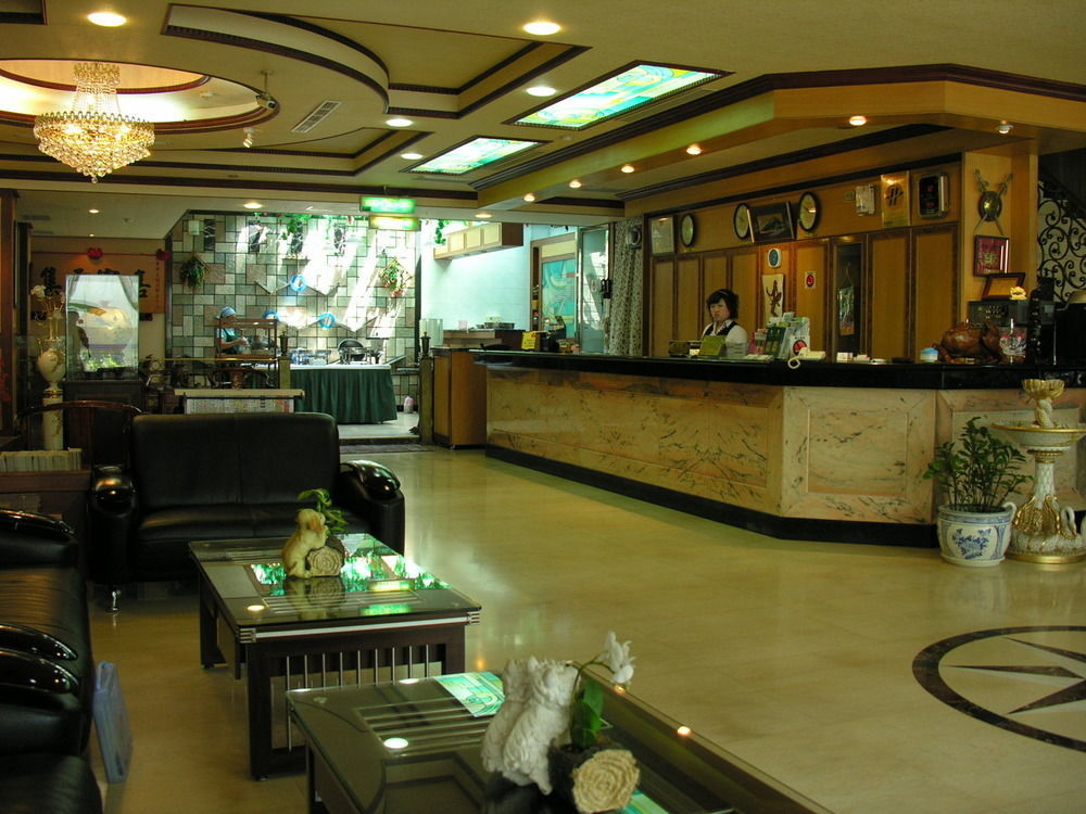 Sunrise Hotel Tainan Exterior foto
